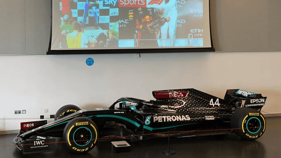Mercedes Benz World - Photo