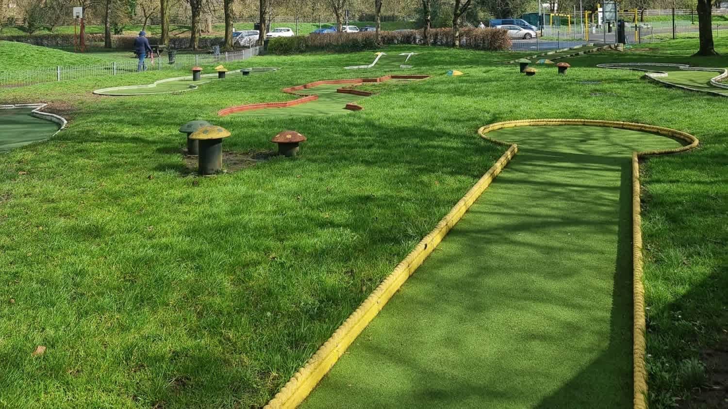 Tredegar Park Mini Golf - Photo