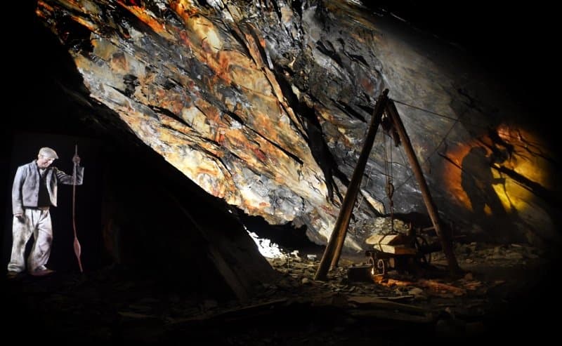The Slate Caverns - Photo