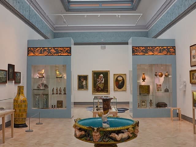 Wolverhampton Art Gallery - Photo