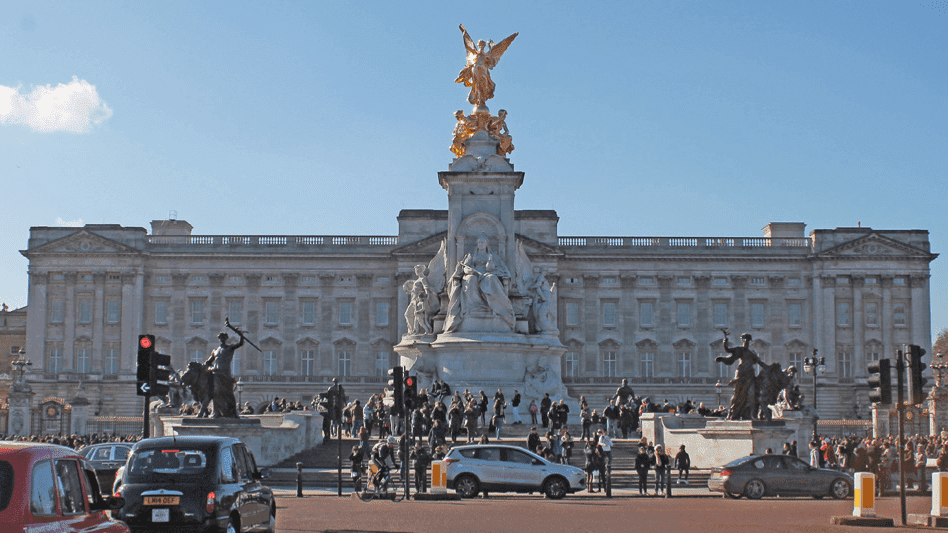 Curious About Trafalgar Square - Photo