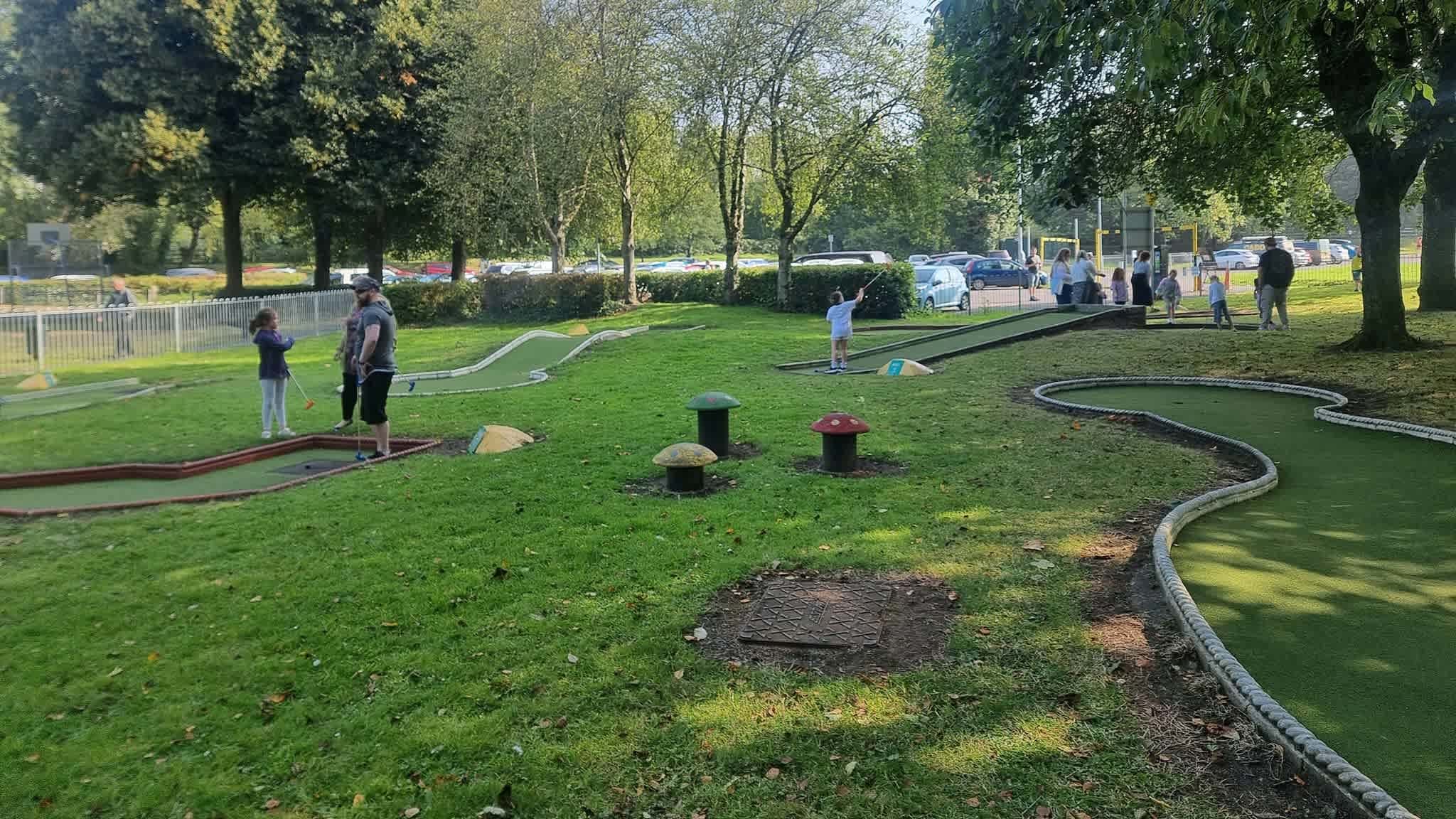 Tredegar Park Mini Golf - Photo