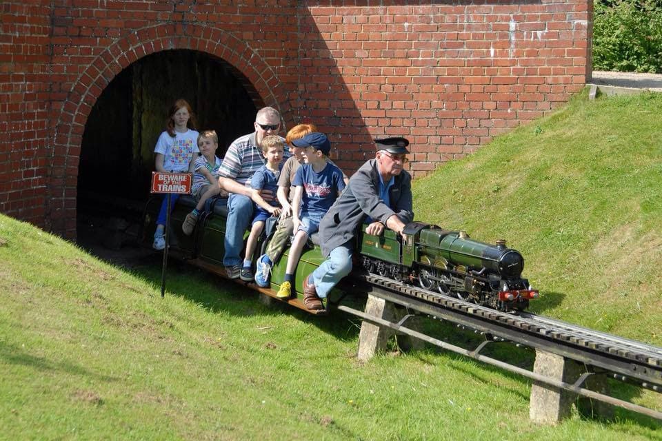 Beech Hurst Park Miniature Railway - Photo 1