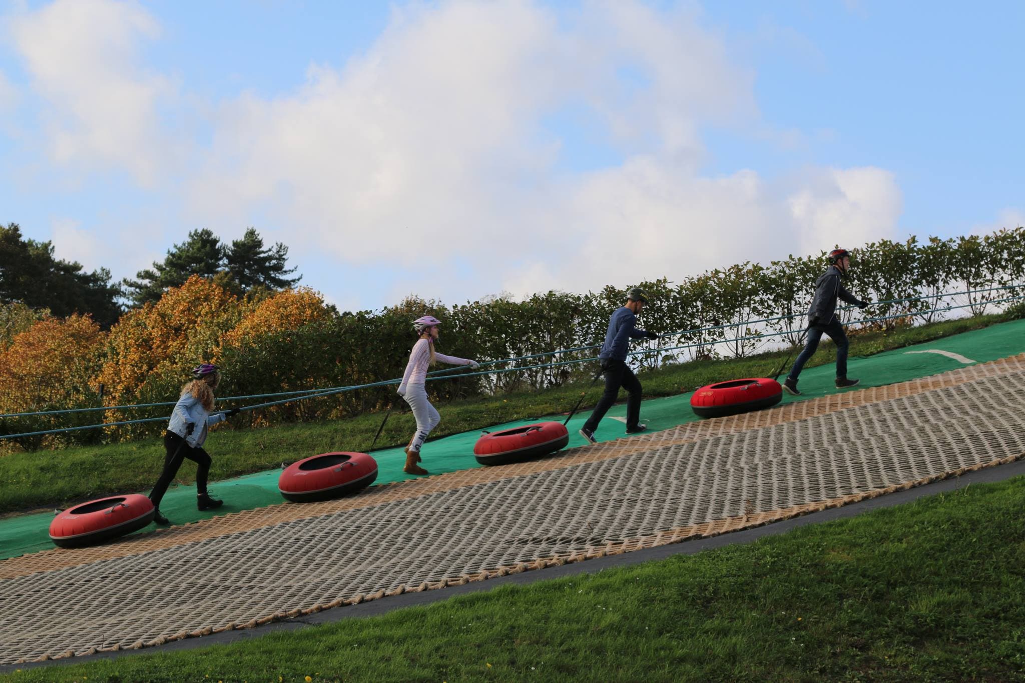 Christs College Ski Club - Photo 1