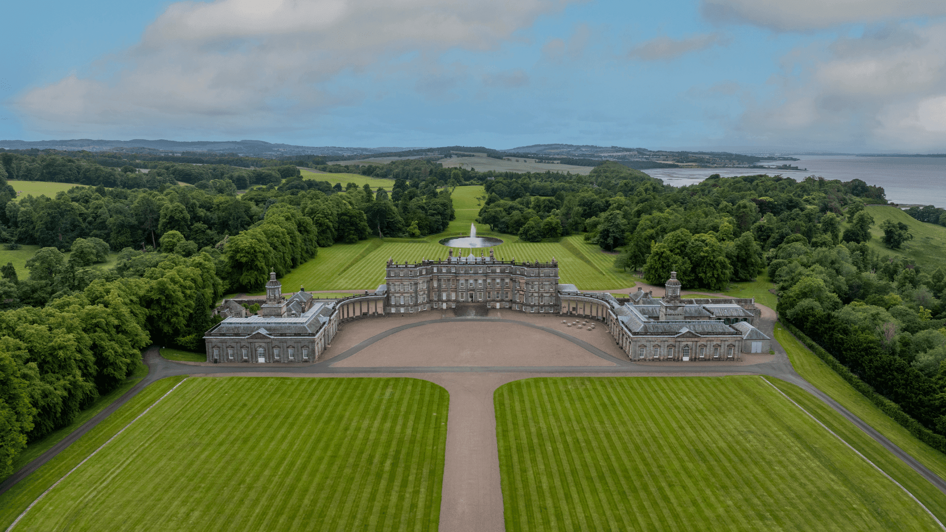 Hopetoun House - Photo 1