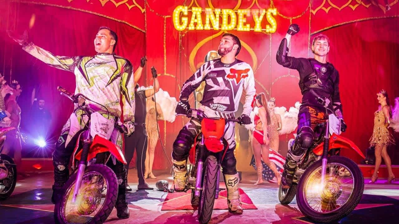 Gandeys Circus - Photo