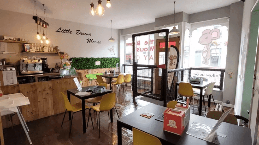 little brown mouse play cafe - Photo