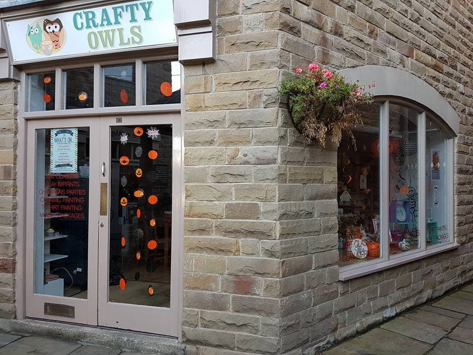 Crafty Owls Pottery Cafe and Art Studio - Photo
