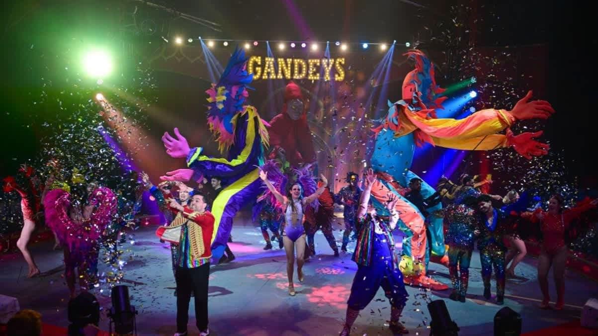 Gandeys Circus - Carnival - Photo