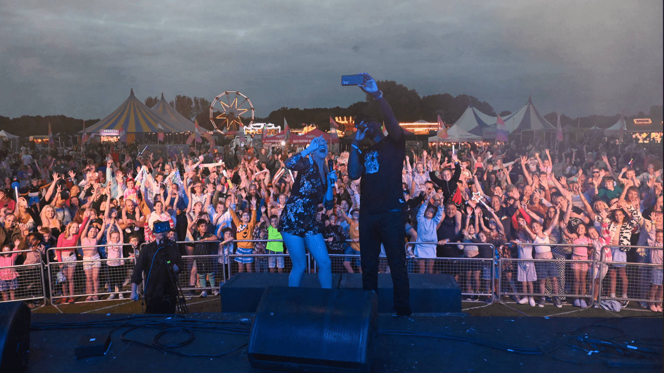 Gloworm Festival - Photo