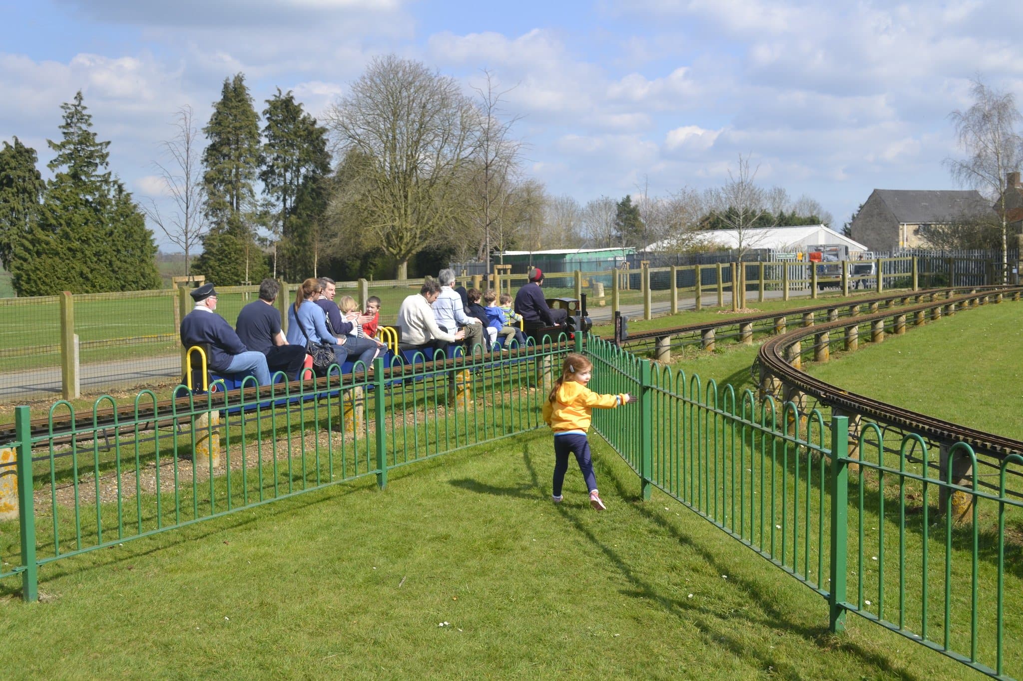 Cutteslowe Park and Miniature Railway - Photo