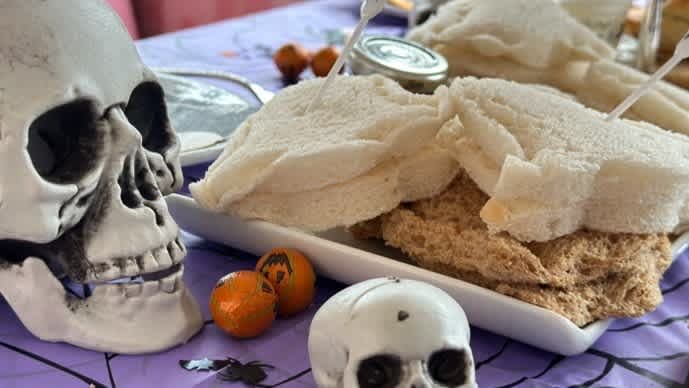 London Halloween Afternoon Tea Bus - Photo