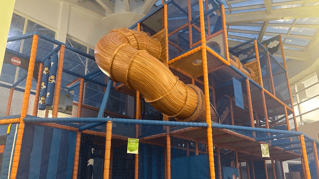 Botwell Green Sports & Leisure Centre - Photo