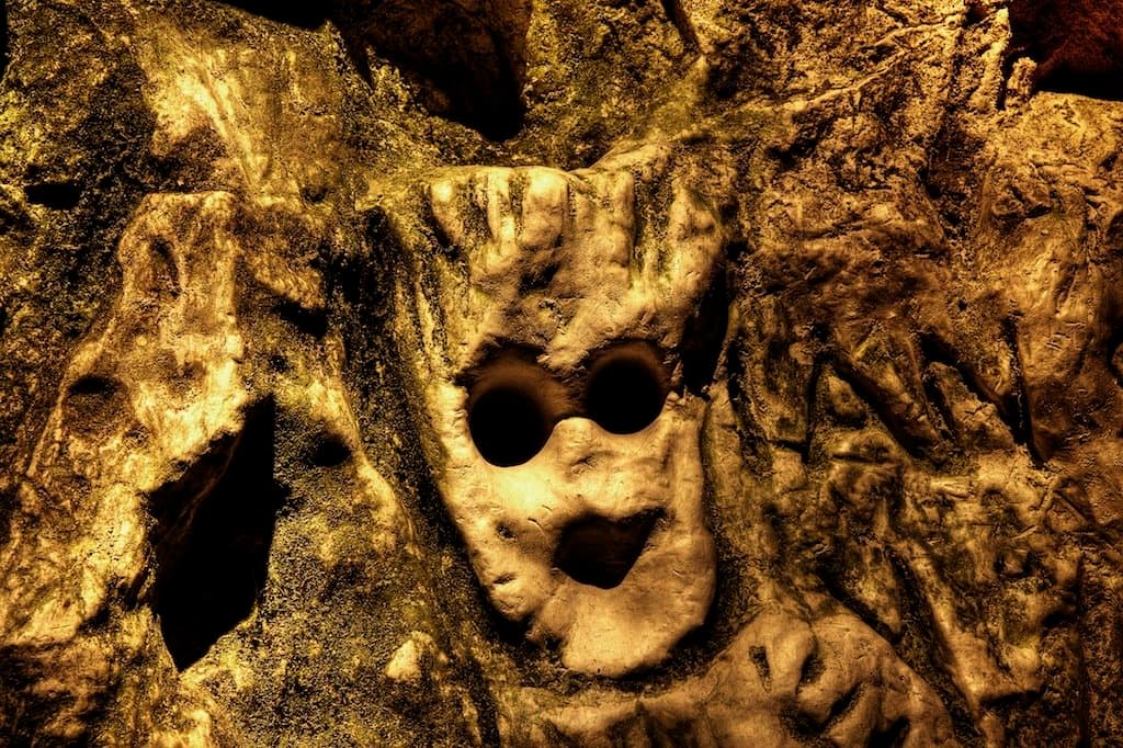 Hellfire Caves - Photo