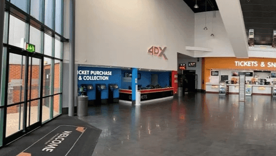 Cineworld London - Feltham - Photo