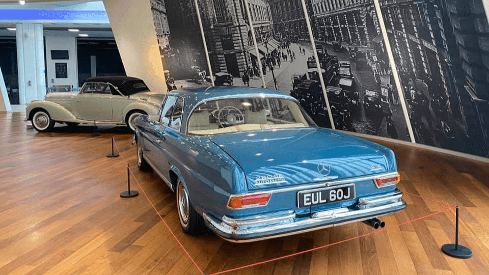 Mercedes Benz World - Photo