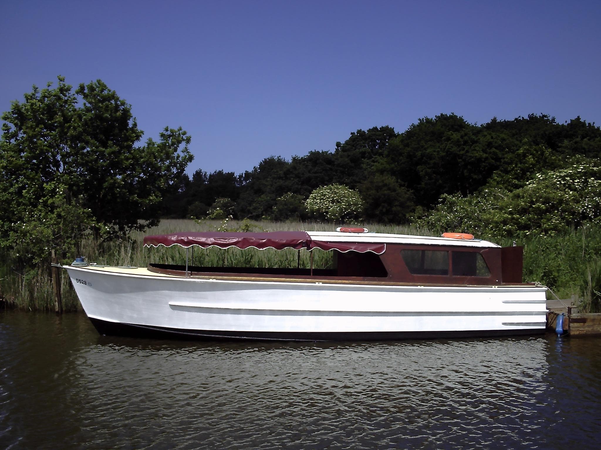Ross' Wildlife Boat Trips - Photo 1