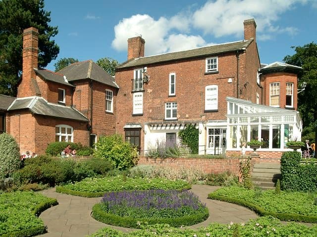Bantock House and Museum - Photo