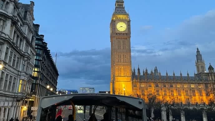 Taylor Swift Singalong Open Top London By Night Bus Tour - Photo