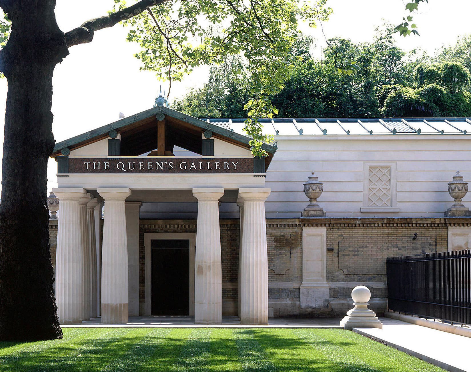 The Queens Gallery - Photo 1