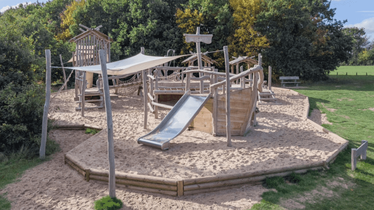 Cudmore Grove Country Park - Photo