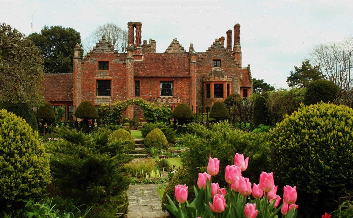 Chenies Manor - Photo 1