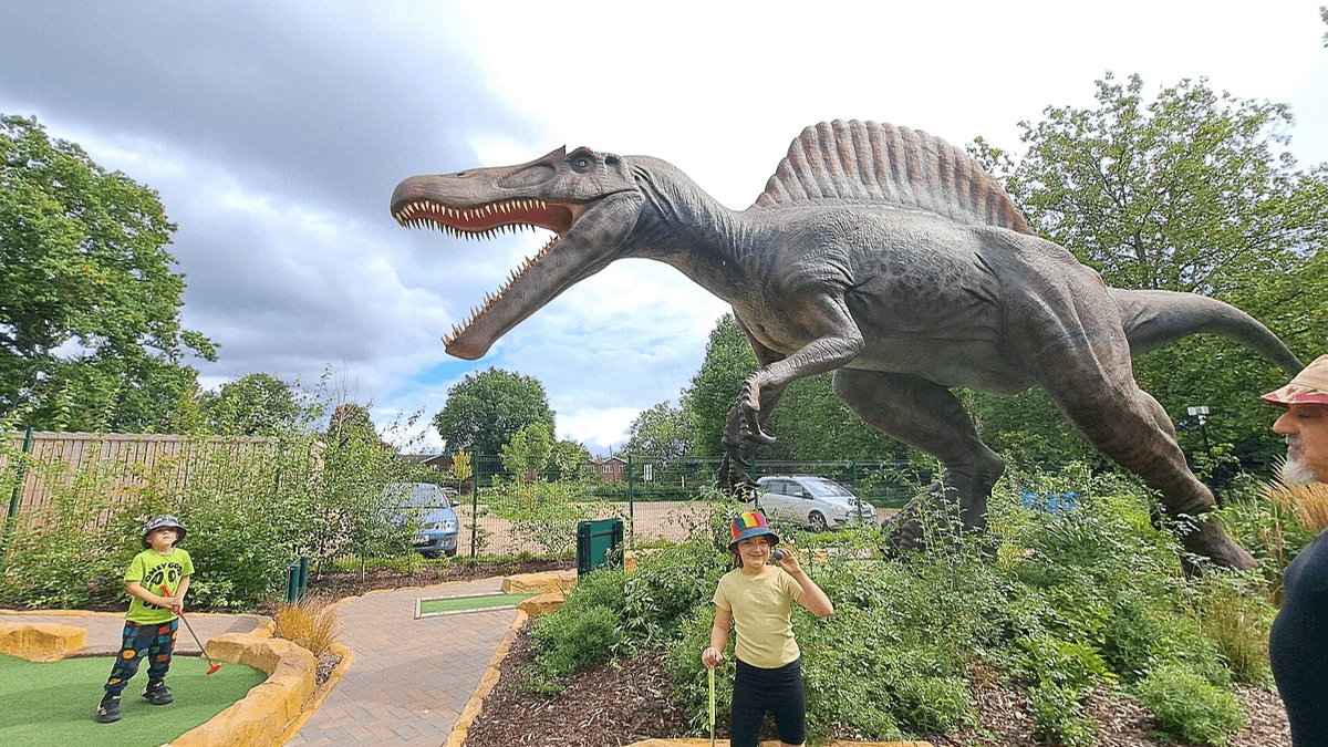 Jurassic Island Adventure Golf - Photo