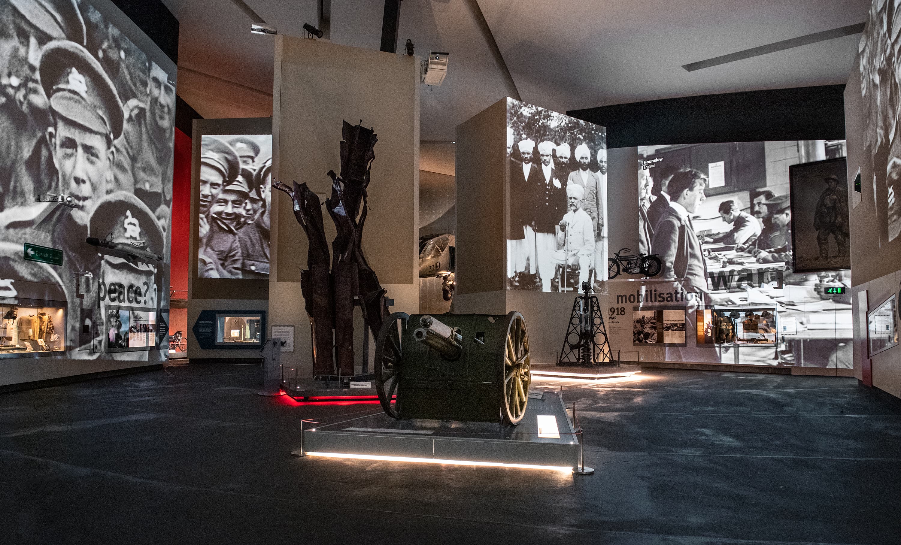 Imperial War Museum North - Photo
