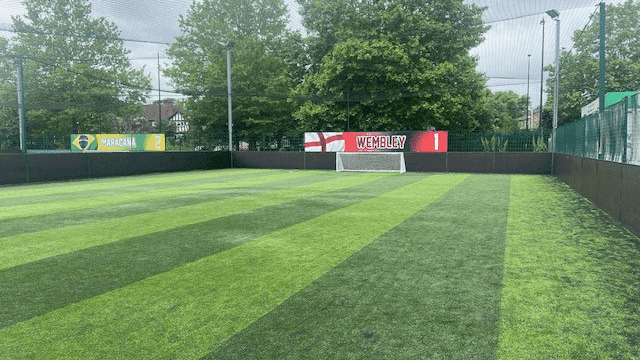 Goals Eltham - Photo 1