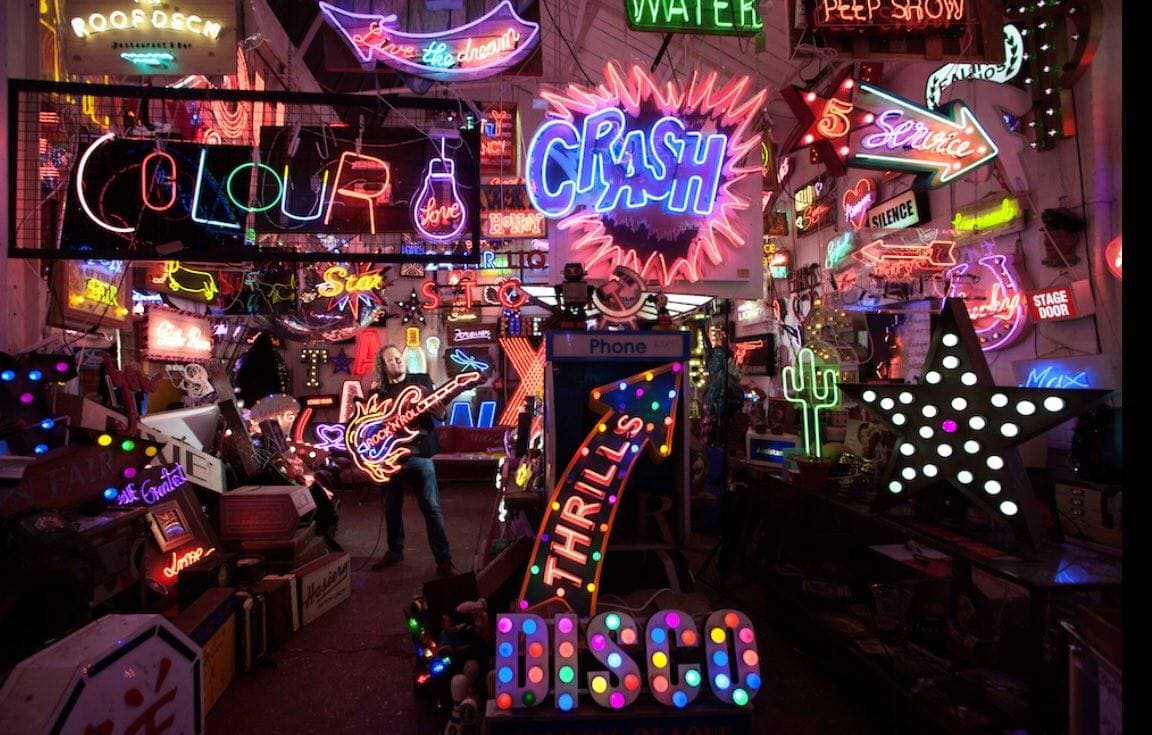 God's Own Junkyard - Photo