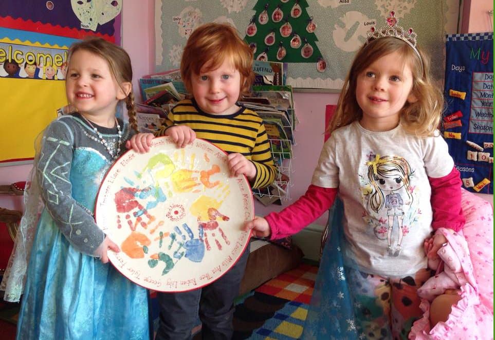 The Painting Pottery Cafe - Photo
