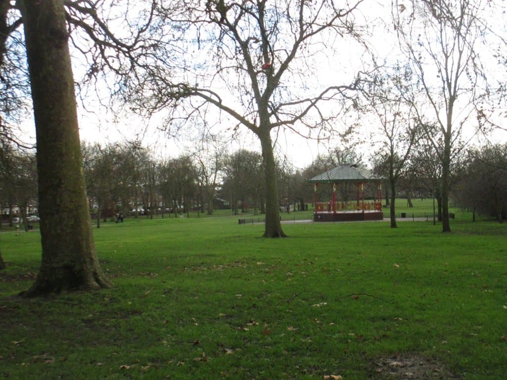 Queen's Park London - Photo 1