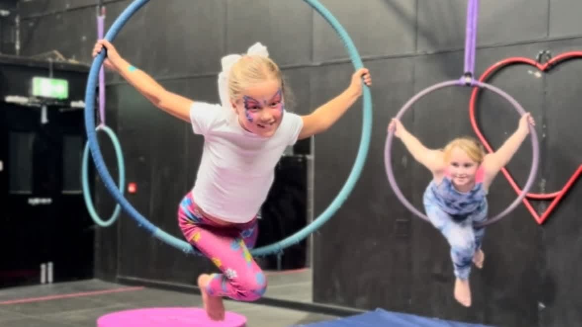Bolton's Go Wild Parties! - Photo