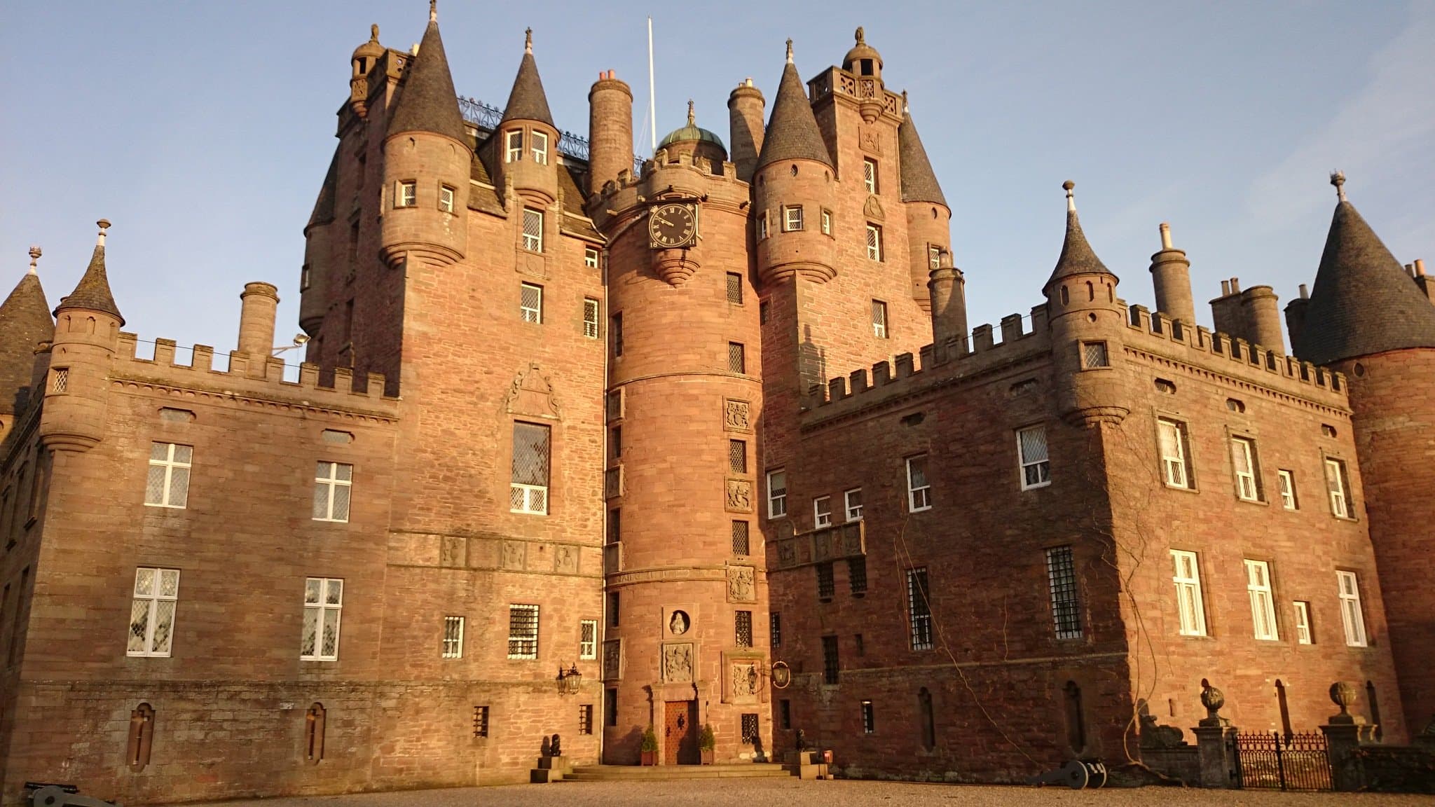 Glamis Castle - Photo 1