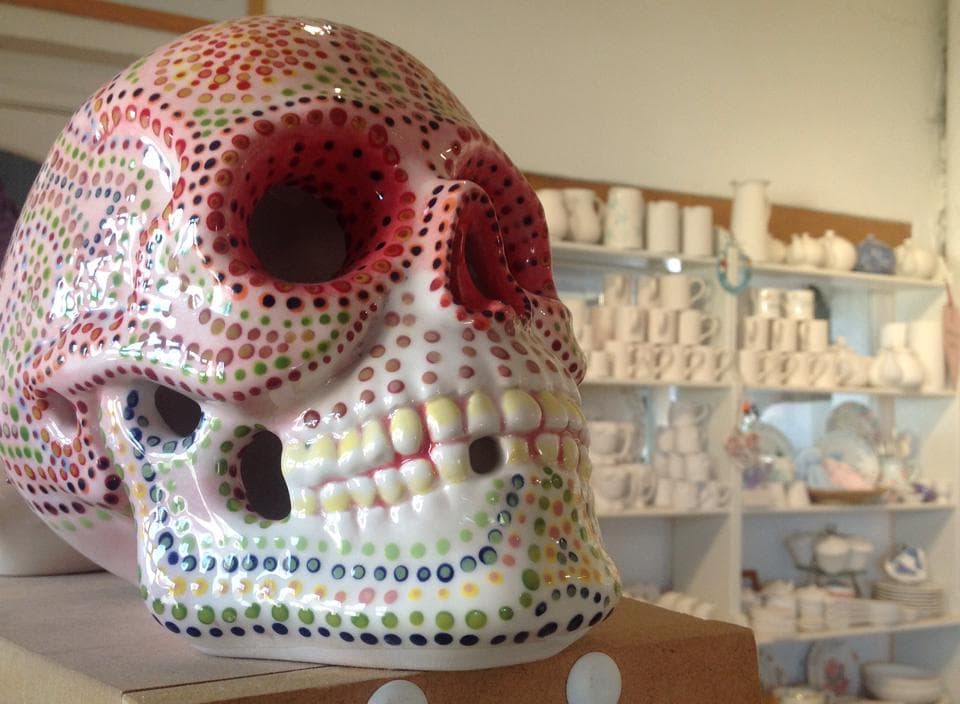 Wild Raspberry Ceramic Cafe - Photo