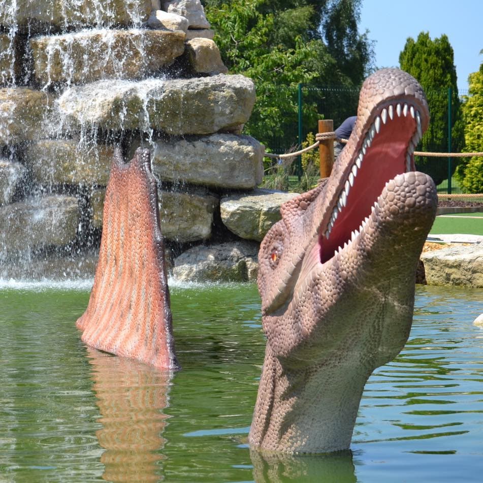 Wolves Adventure Golf - Photo