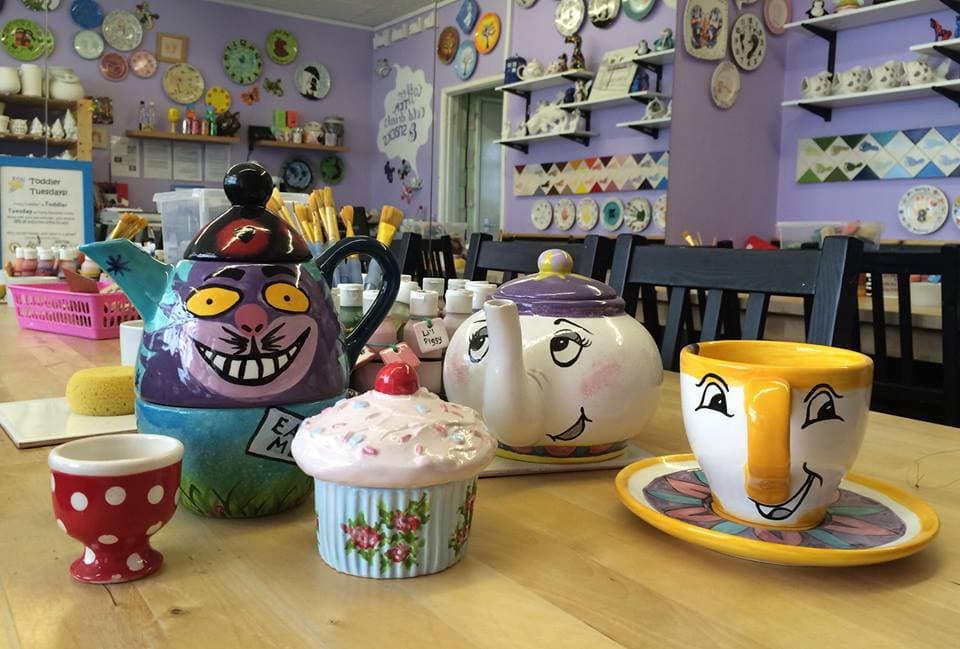 Flying Saucers Pottery Painting Cafe - Photo 1