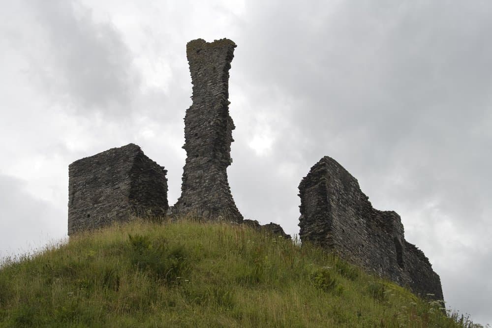Okehampton Castle - Photo 1