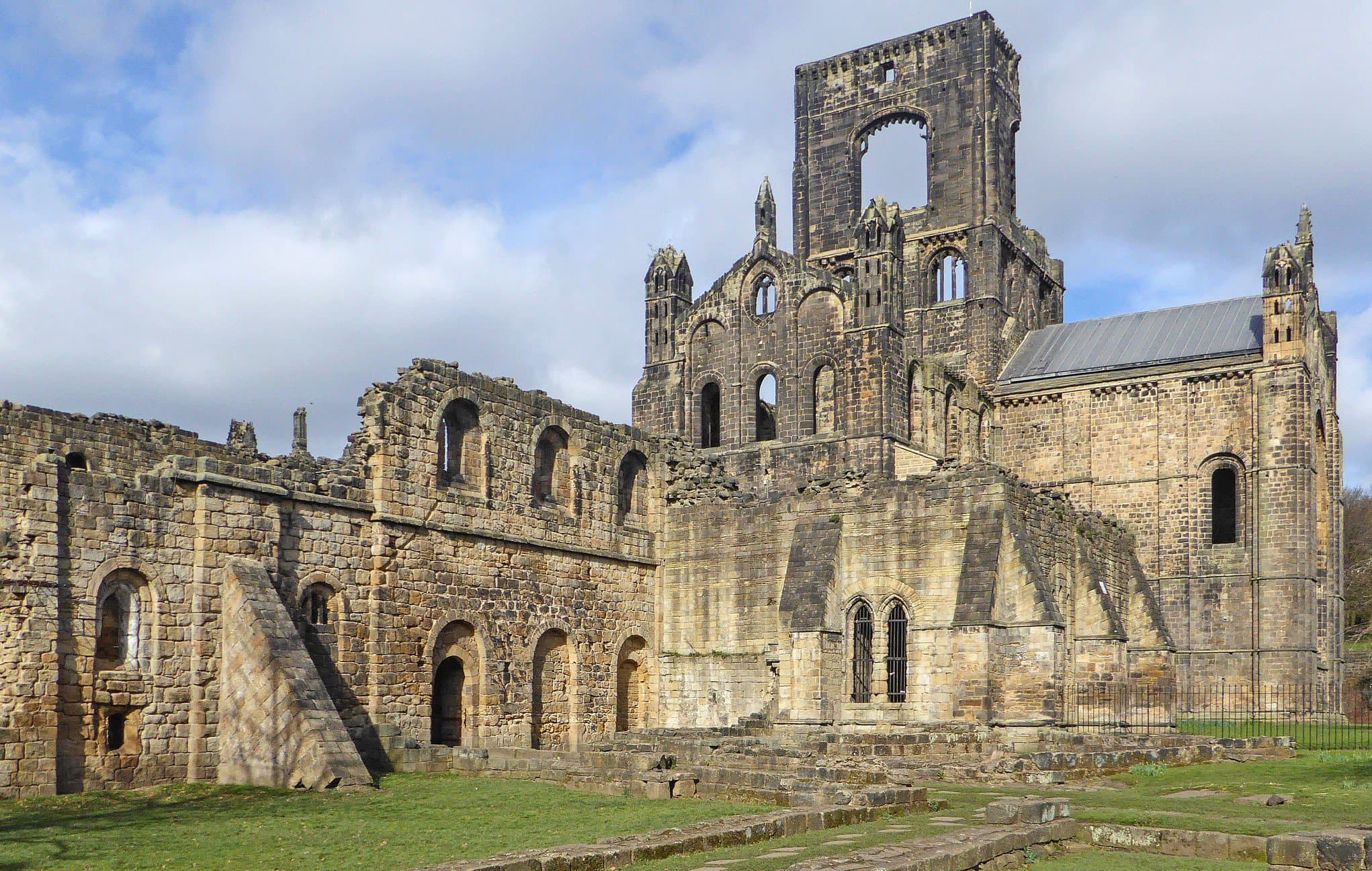 Kirkstall Abbey - Photo 1